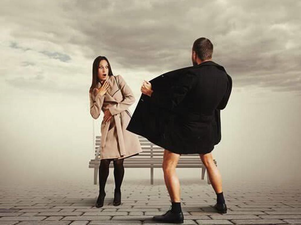 podiumnews.com-Pria Pengendara Motor Tunjukan Alat Kelamin pada Sejumlah Wanita 